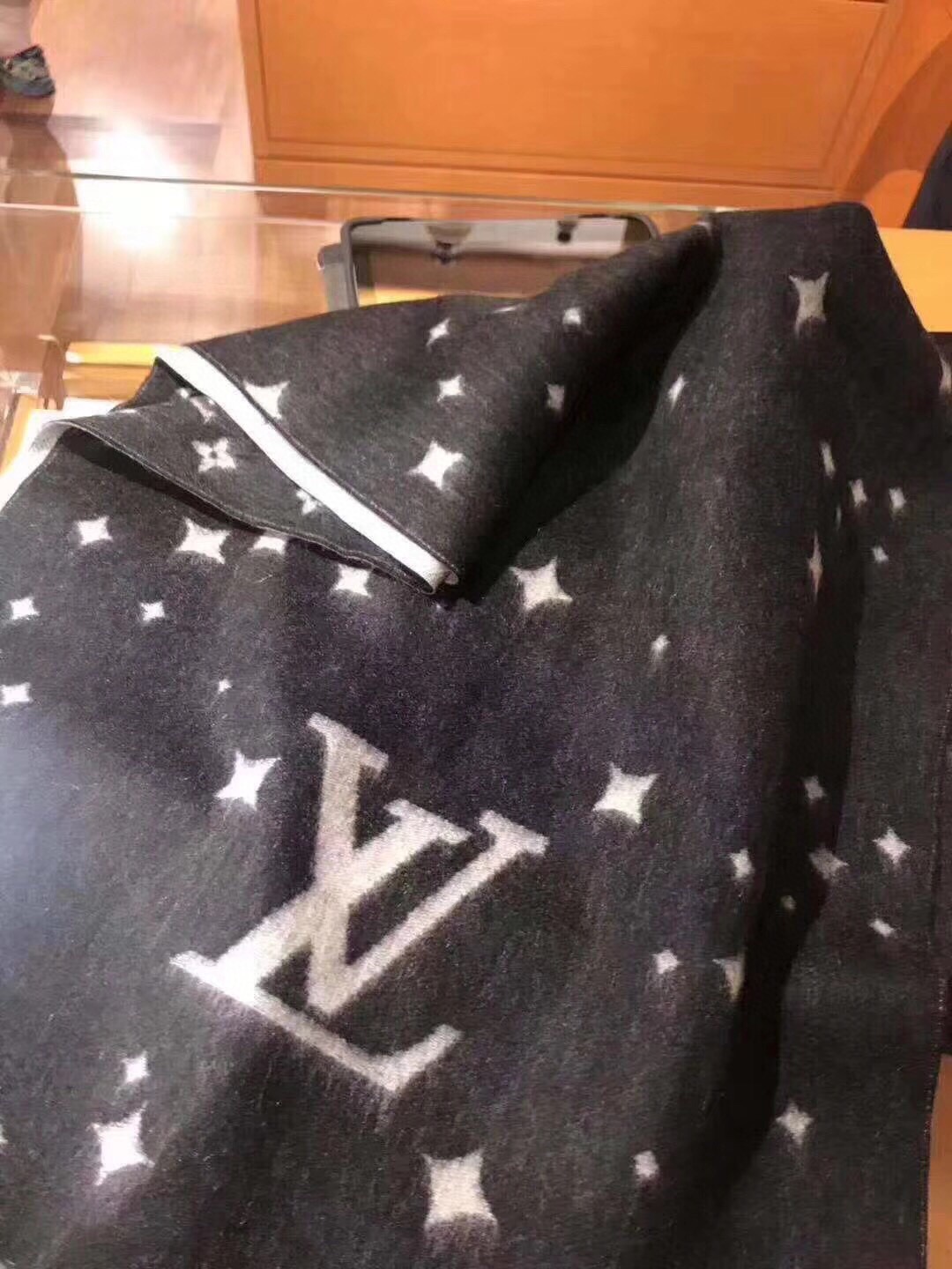 alibrands - louis vuitton blankets