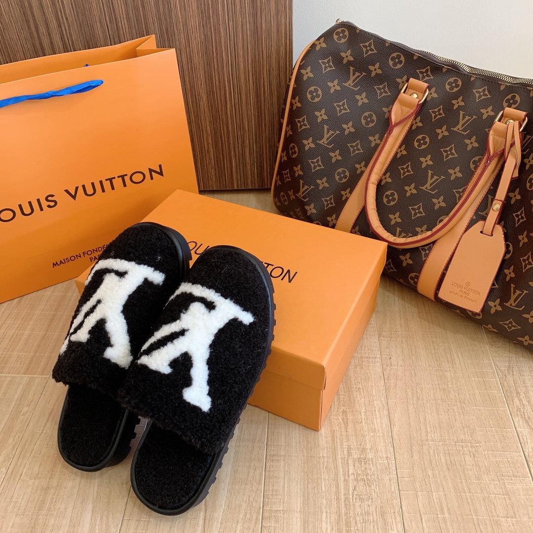 ≥ Louis Vuitton Slippers maat 40 — Schoenen — Marktplaats
