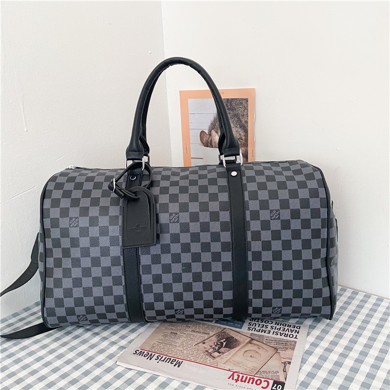 Louis Vuitton Sporttasche – 4 im Angebot bei 1stDibs