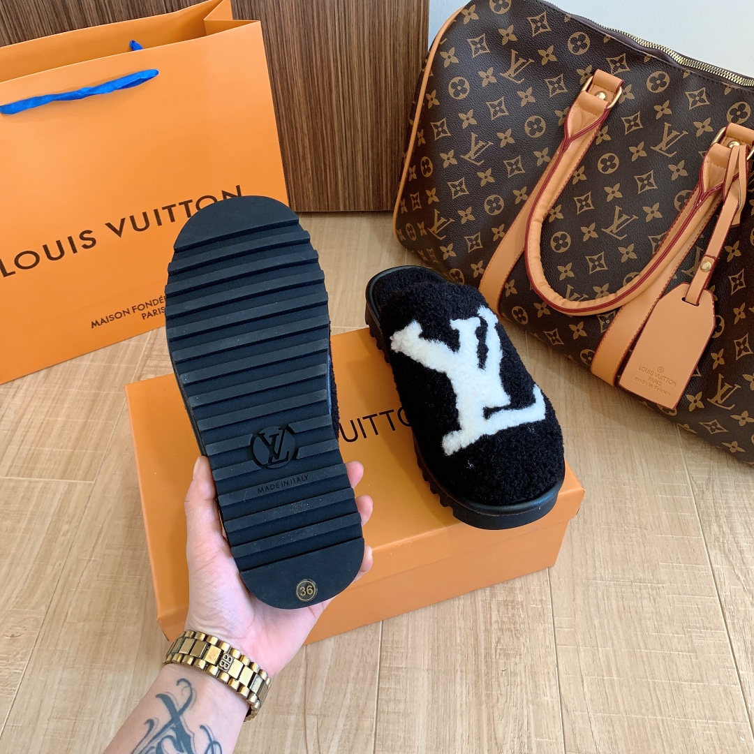 ≥ Louis Vuitton slippers size 40 tot 45 — Schoenen — Marktplaats