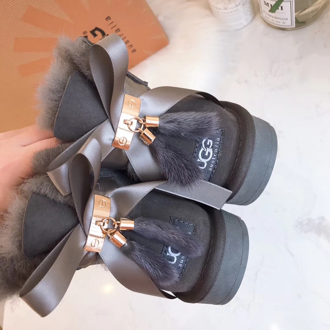 מגפי האג UGG פפיון מושלמות - אבא זול