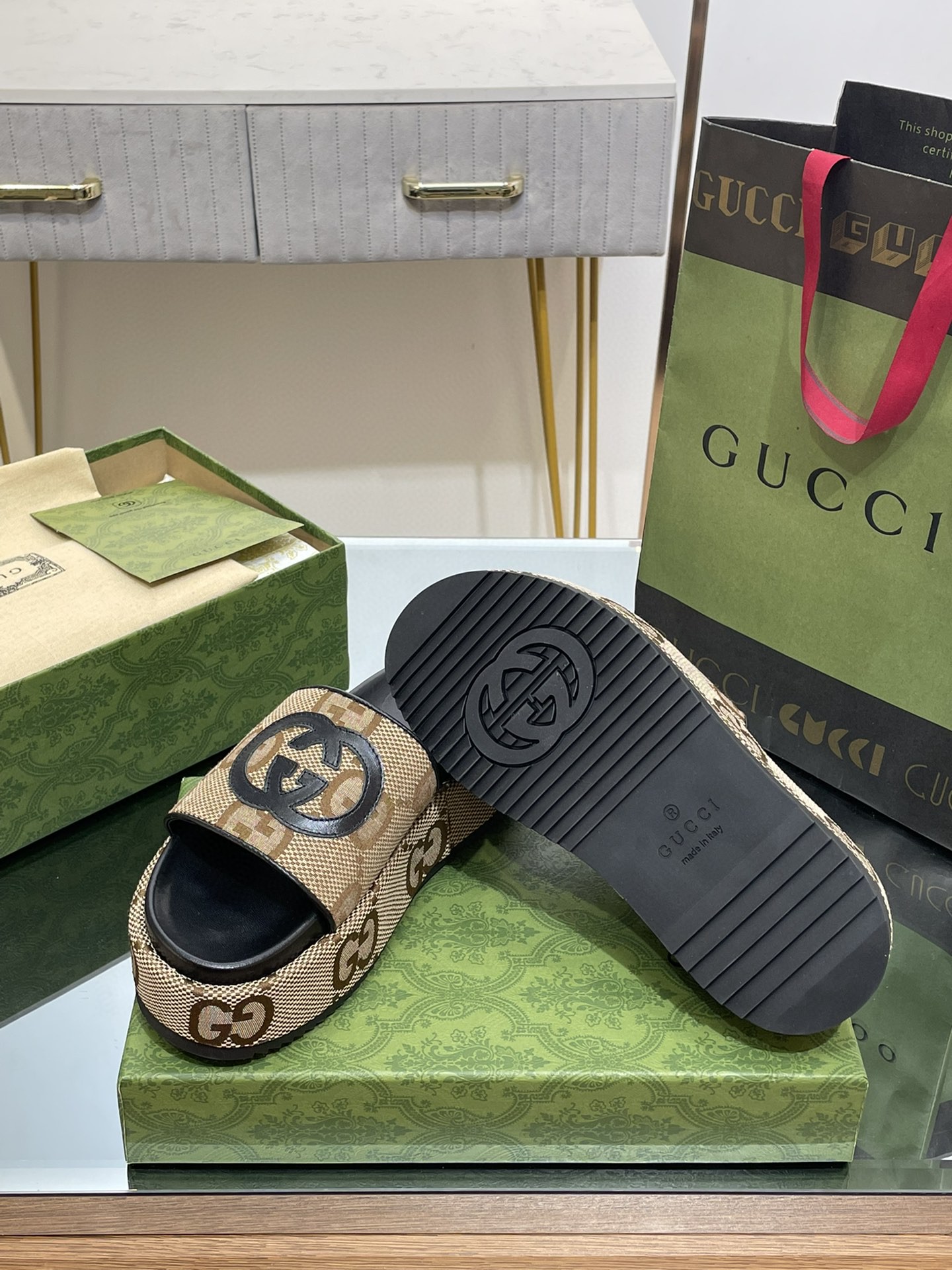 Gucci discount slippers 2020