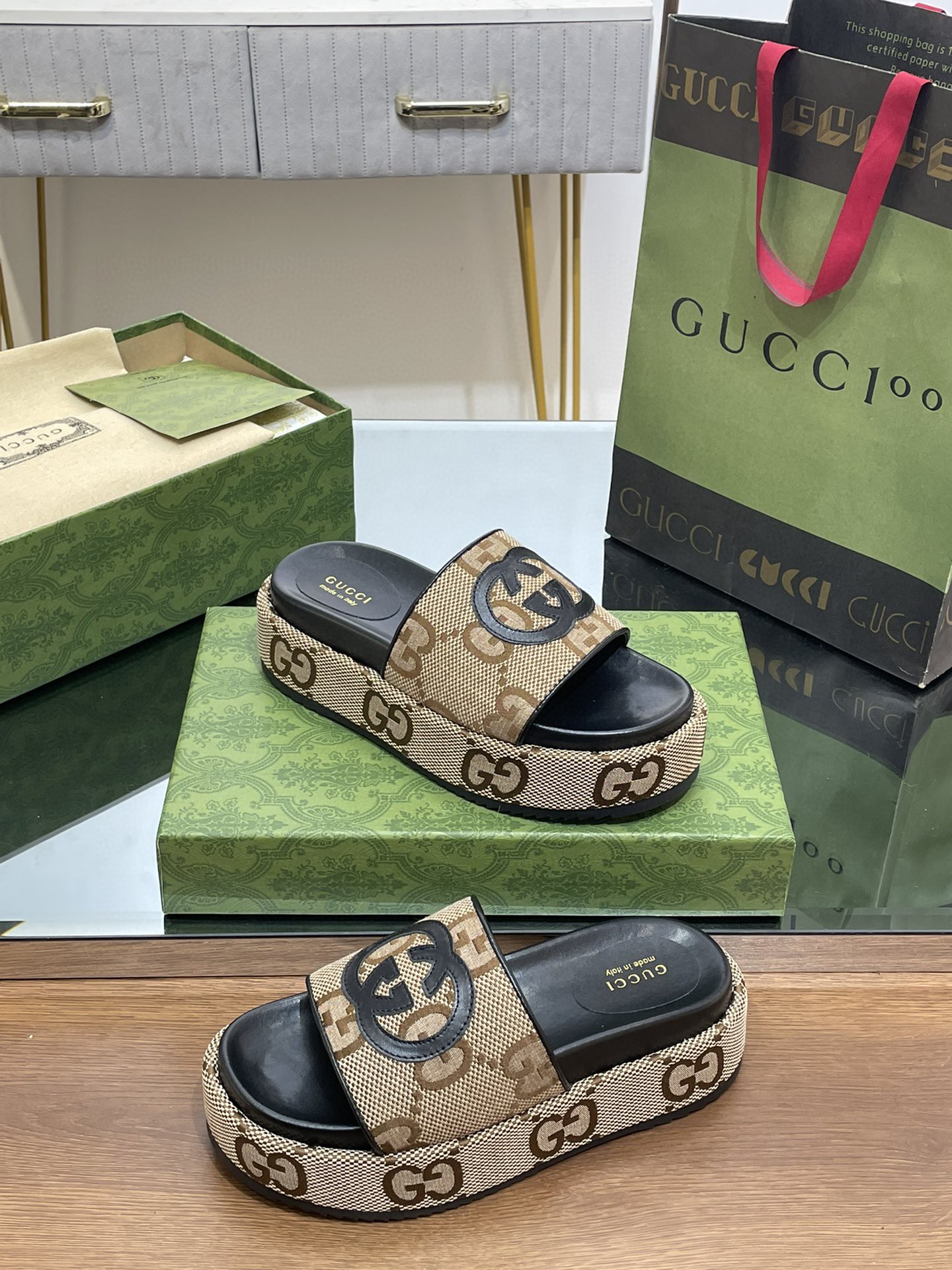 alibrands - gucci sandals